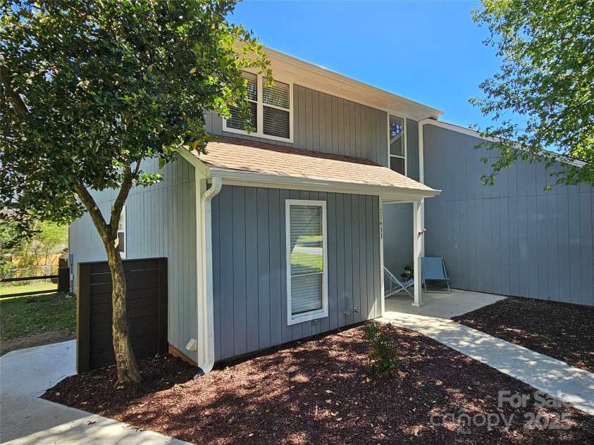 11433 Kingfisher Drive, Charlotte, NC 28226.  MLS# CAR4219772, YatesRealty ID 3379. 