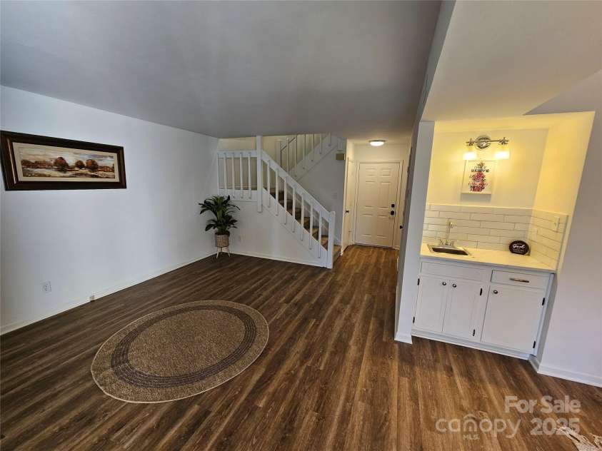 11433 Kingfisher Drive, Charlotte, NC 28226.  MLS# CAR4219772, YatesRealty ID 3379. 