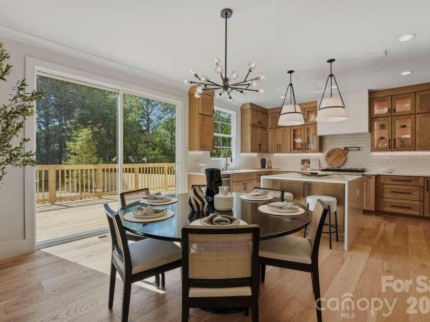 1637 Longfellow Street, Charlotte, NC 28205.  MLS# CAR4346623, YatesRealty ID 3379. Breakfast area.