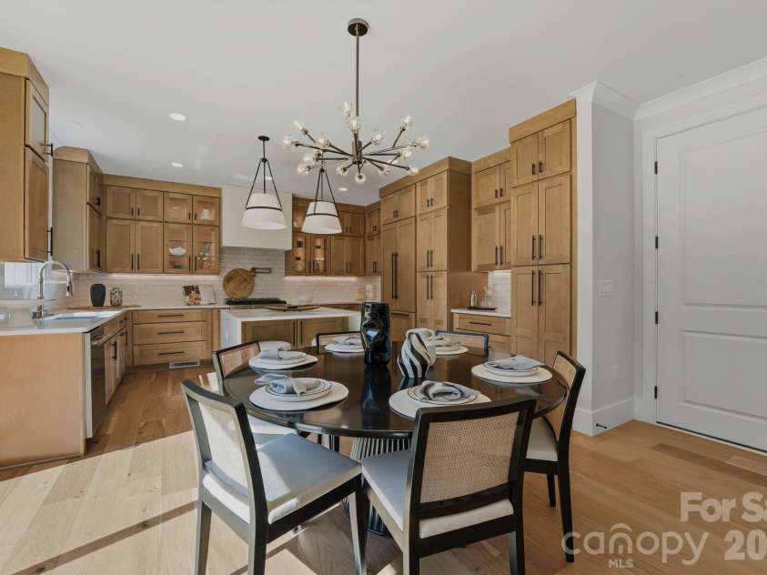 1637 Longfellow Street, Charlotte, NC 28205.  MLS# CAR4346623, YatesRealty ID 3379. Breakfast area.