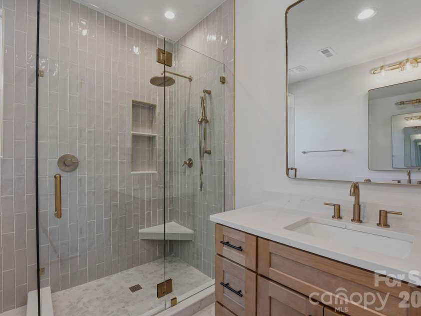 1637 Longfellow Street, Charlotte, NC 28205.  MLS# CAR4346623, YatesRealty ID 3379. Jack and Jill bathroom.