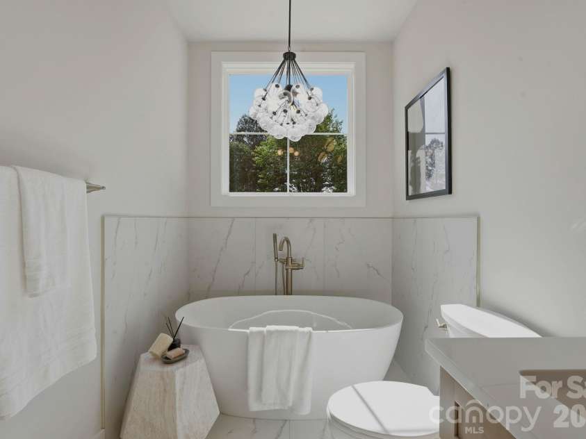 1637 Longfellow Street, Charlotte, NC 28205.  MLS# CAR4346623, YatesRealty ID 3379. Primary ensuite bathroom.