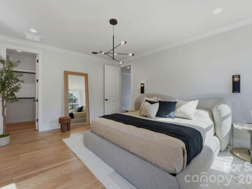 1637 Longfellow Street, Charlotte, NC 28205.  MLS# CAR4346623, YatesRealty ID 3379. Primary suite.