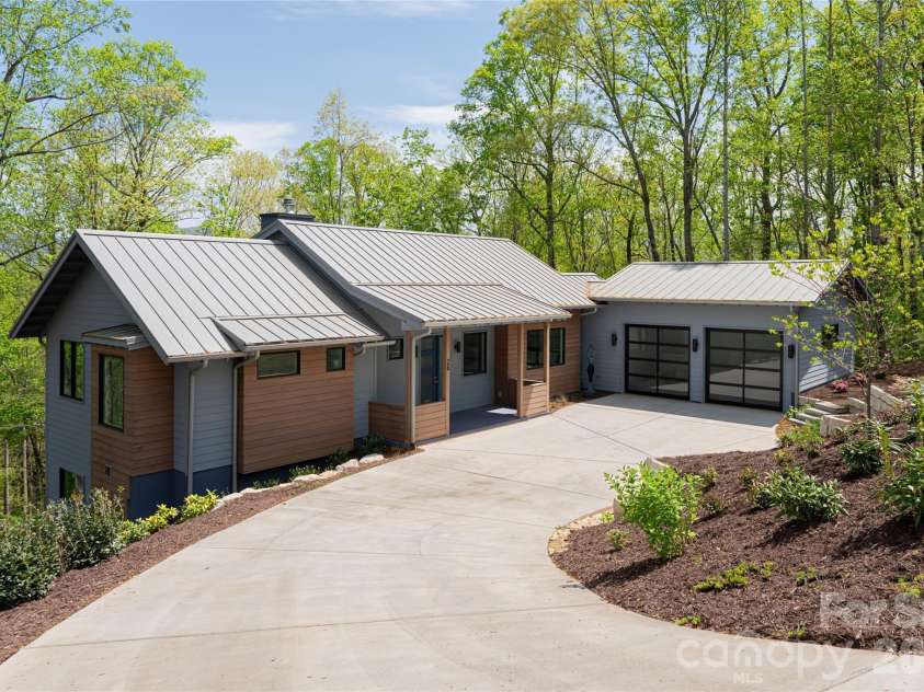 26 Hickory Top Lane, Asheville, NC 28805.  MLS# CAR4250259, YatesRealty ID 3379. 