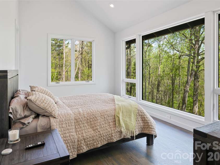 26 Hickory Top Lane, Asheville, NC 28805.  MLS# CAR4250259, YatesRealty ID 3379. 