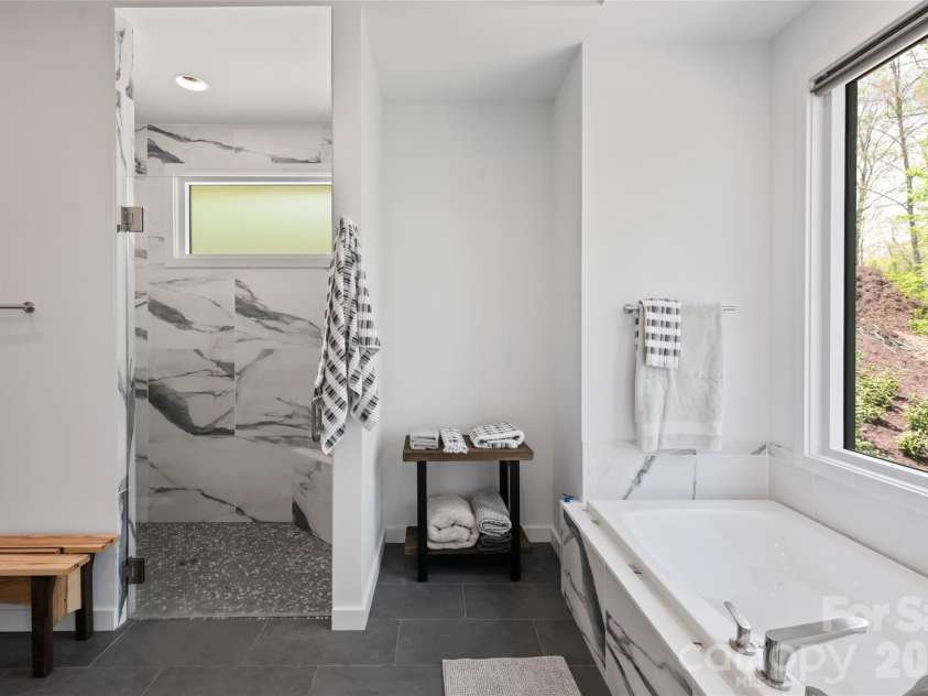 26 Hickory Top Lane, Asheville, NC 28805.  MLS# CAR4250259, YatesRealty ID 3379. 