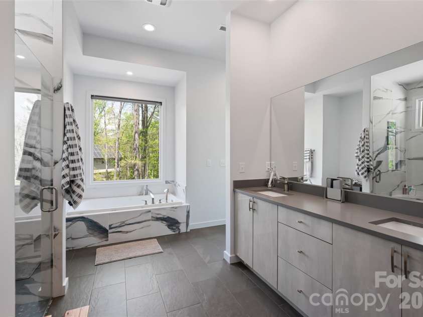 26 Hickory Top Lane, Asheville, NC 28805.  MLS# CAR4250259, YatesRealty ID 3379. 