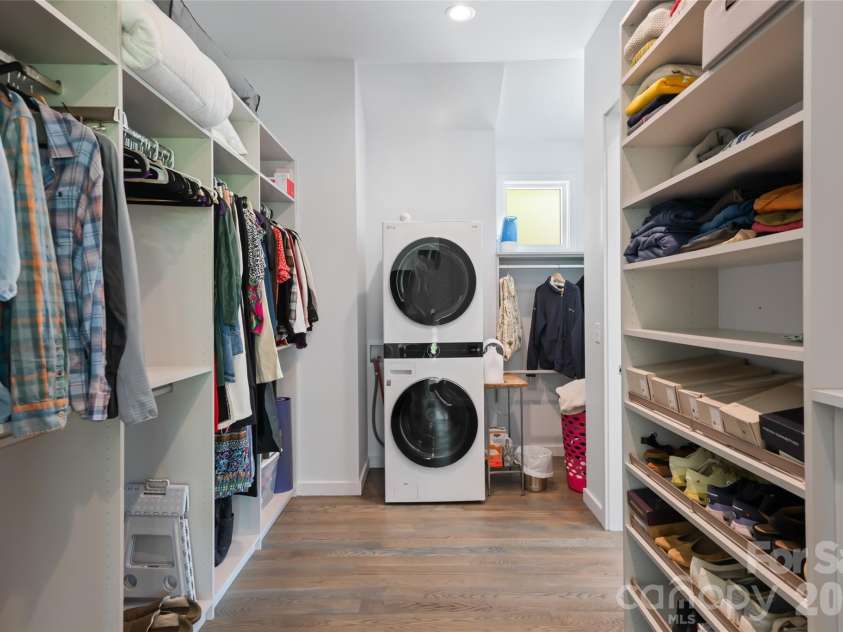 26 Hickory Top Lane, Asheville, NC 28805.  MLS# CAR4250259, YatesRealty ID 3379. 