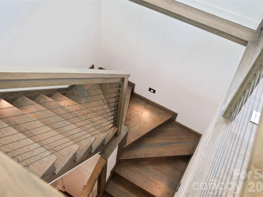 26 Hickory Top Lane, Asheville, NC 28805.  MLS# CAR4250259, YatesRealty ID 3379. 