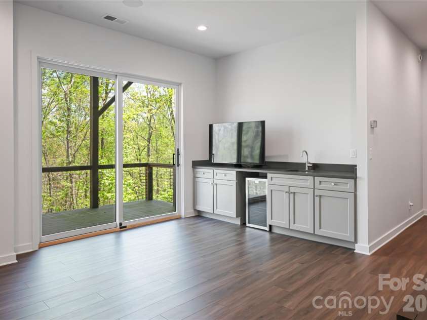 26 Hickory Top Lane, Asheville, NC 28805.  MLS# CAR4250259, YatesRealty ID 3379. 