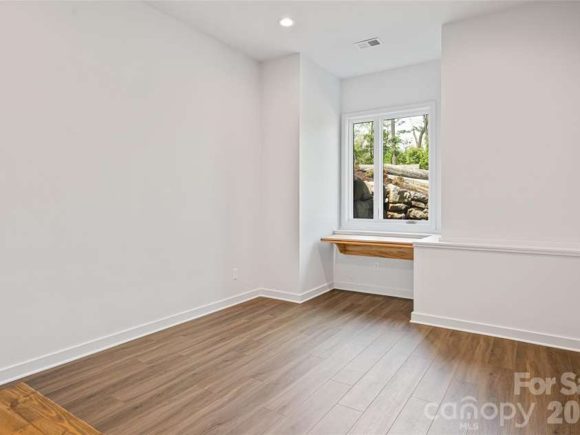 26 Hickory Top Lane, Asheville, NC 28805.  MLS# CAR4250259, YatesRealty ID 3379. 