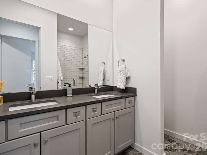 26 Hickory Top Lane, Asheville, NC 28805.  MLS# CAR4250259, YatesRealty ID 3379. 