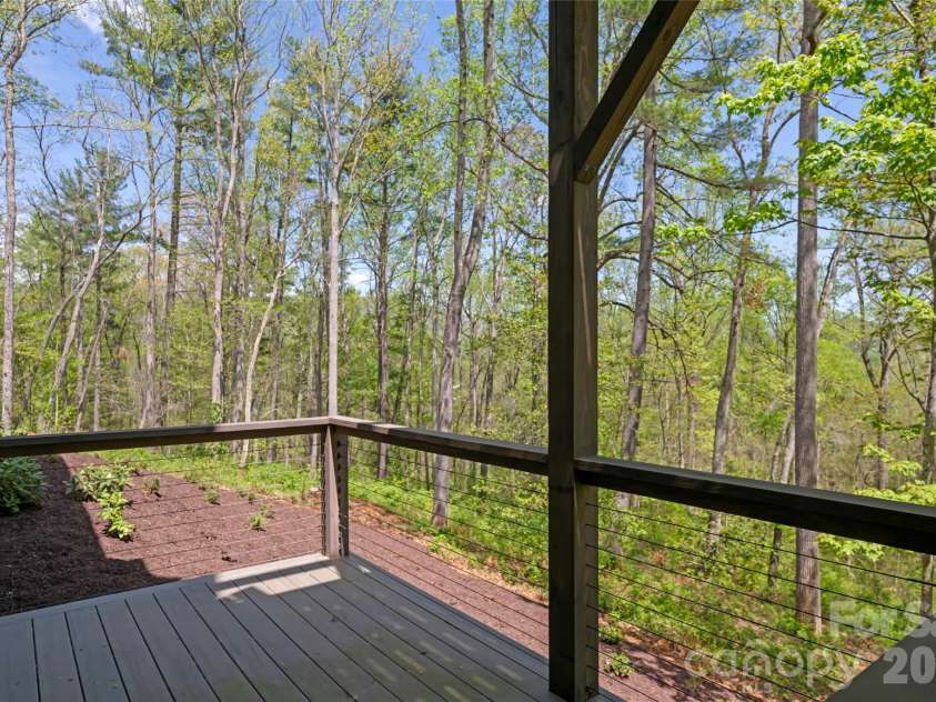 26 Hickory Top Lane, Asheville, NC 28805.  MLS# CAR4250259, YatesRealty ID 3379. 