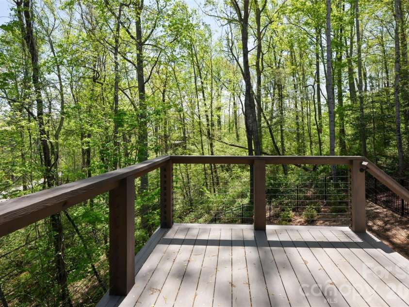 26 Hickory Top Lane, Asheville, NC 28805.  MLS# CAR4250259, YatesRealty ID 3379. 