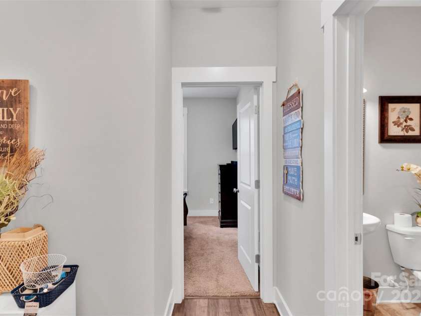 10108 Michael Crossing Drive, Charlotte, NC 28213.  MLS# CAR4283448, YatesRealty ID 33791. 