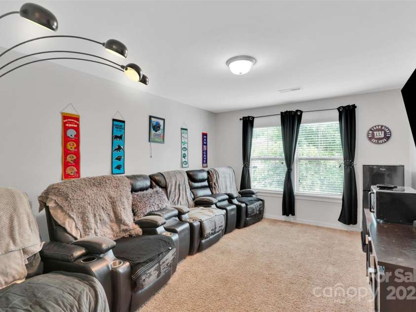 10108 Michael Crossing Drive, Charlotte, NC 28213.  MLS# CAR4283448, YatesRealty ID 33791. 