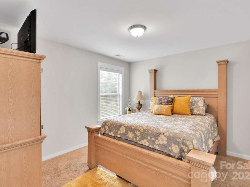 10108 Michael Crossing Drive, Charlotte, NC 28213.  MLS# CAR4283448, YatesRealty ID 33791. 