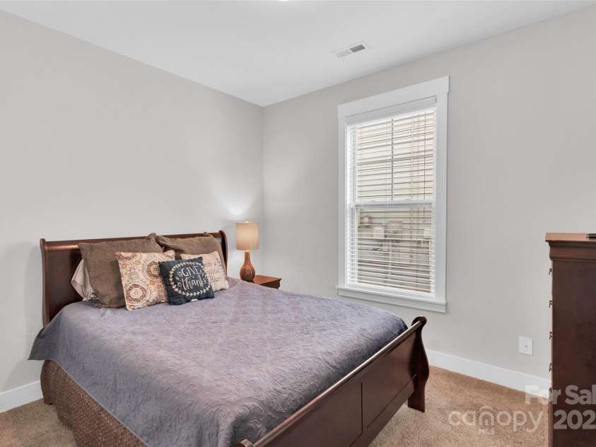 10108 Michael Crossing Drive, Charlotte, NC 28213.  MLS# CAR4283448, YatesRealty ID 33791. 