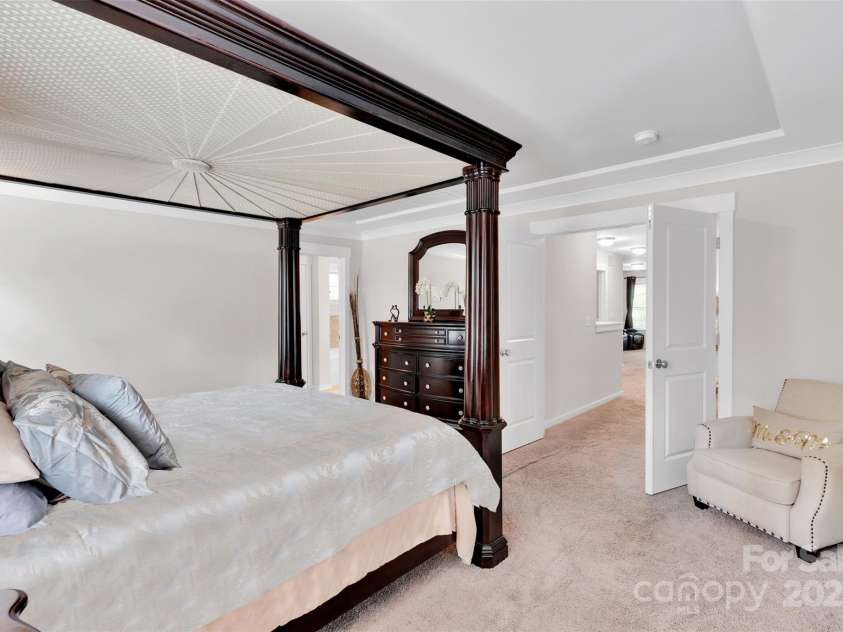 10108 Michael Crossing Drive, Charlotte, NC 28213.  MLS# CAR4283448, YatesRealty ID 33791. 