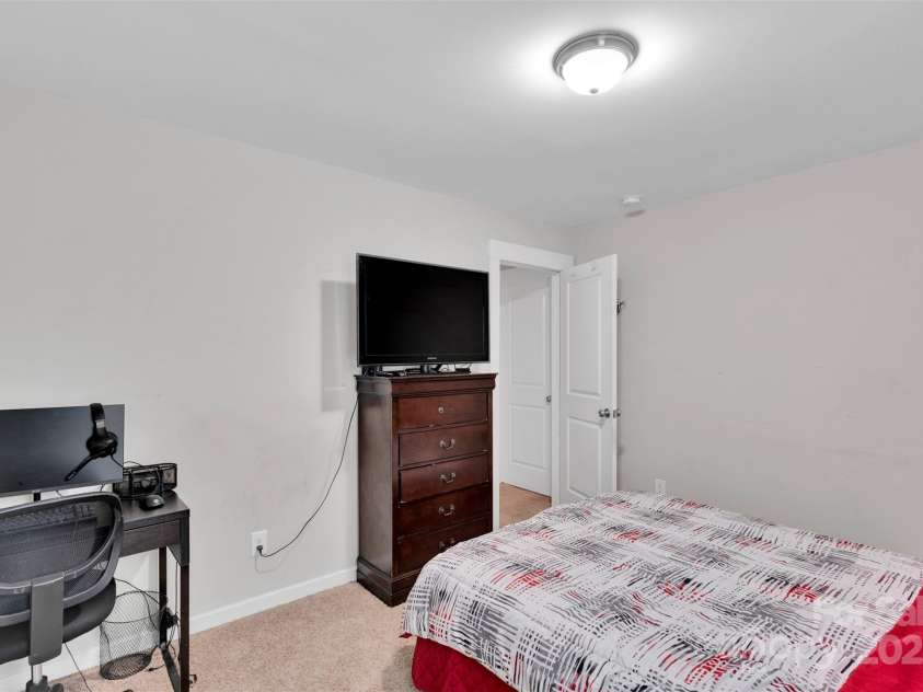 10108 Michael Crossing Drive, Charlotte, NC 28213.  MLS# CAR4283448, YatesRealty ID 33791. 