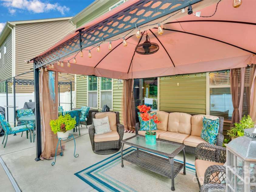 10108 Michael Crossing Drive, Charlotte, NC 28213.  MLS# CAR4283448, YatesRealty ID 33791. 