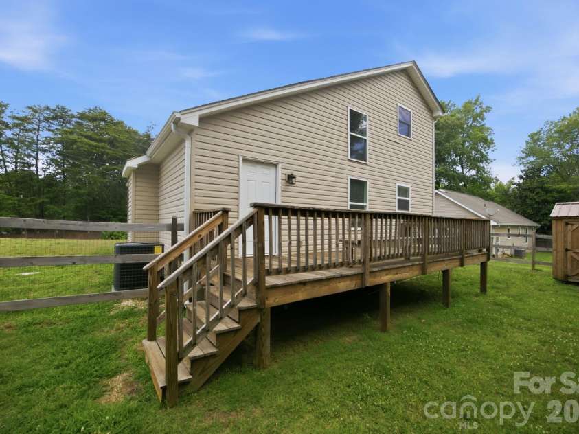 7564 Katherine Drive, Denver, NC 28037.  MLS# CAR4397384, YatesRealty ID 33791. 