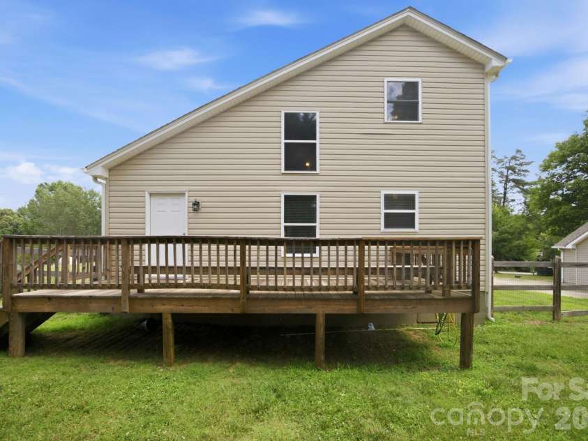 7564 Katherine Drive, Denver, NC 28037.  MLS# CAR4397384, YatesRealty ID 33791. 