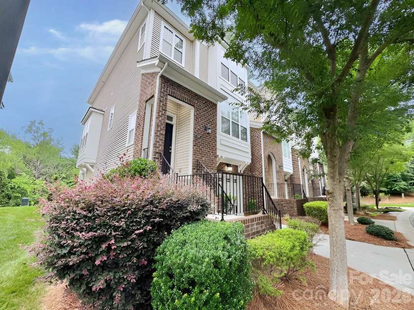 11198 Bridgewater Drive, Huntersville, NC 28078.  MLS# CAR4389987, YatesRealty ID 33792. 