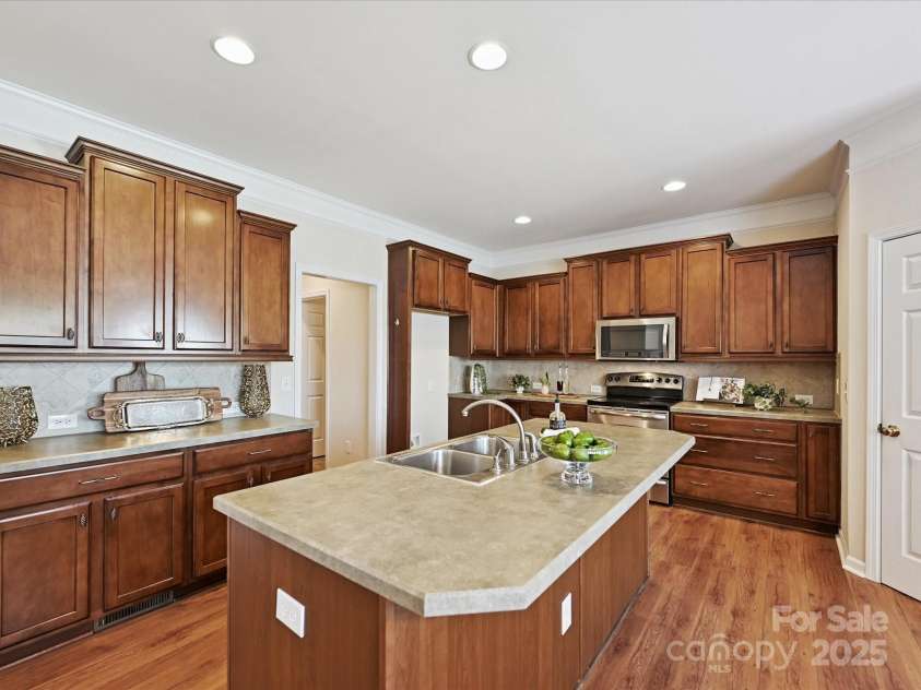 1358 Rolling Hills Court, Concord, NC 28025.  MLS# CAR4279374, YatesRealty ID 33792. Kitchen