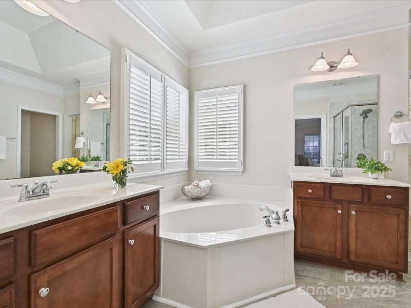 1358 Rolling Hills Court, Concord, NC 28025.  MLS# CAR4279374, YatesRealty ID 33792. Primary En Suite Bath