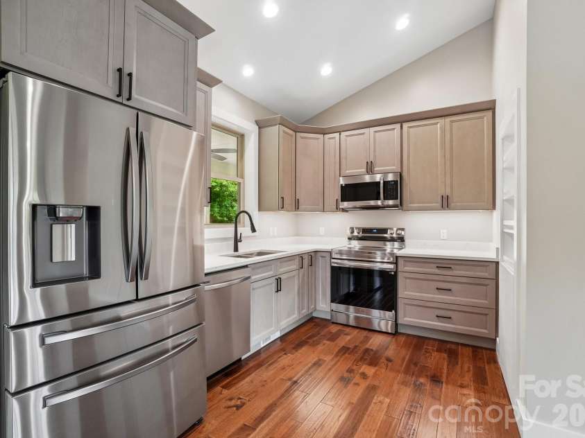 246 Appalachian Retreat None, Spruce Pine, NC 28777.  MLS# CAR4398374, YatesRealty ID 33793. 