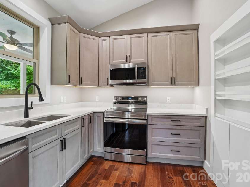246 Appalachian Retreat None, Spruce Pine, NC 28777.  MLS# CAR4398374, YatesRealty ID 33793. 