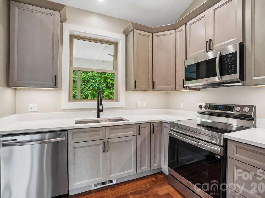 246 Appalachian Retreat None, Spruce Pine, NC 28777.  MLS# CAR4398374, YatesRealty ID 33793. 