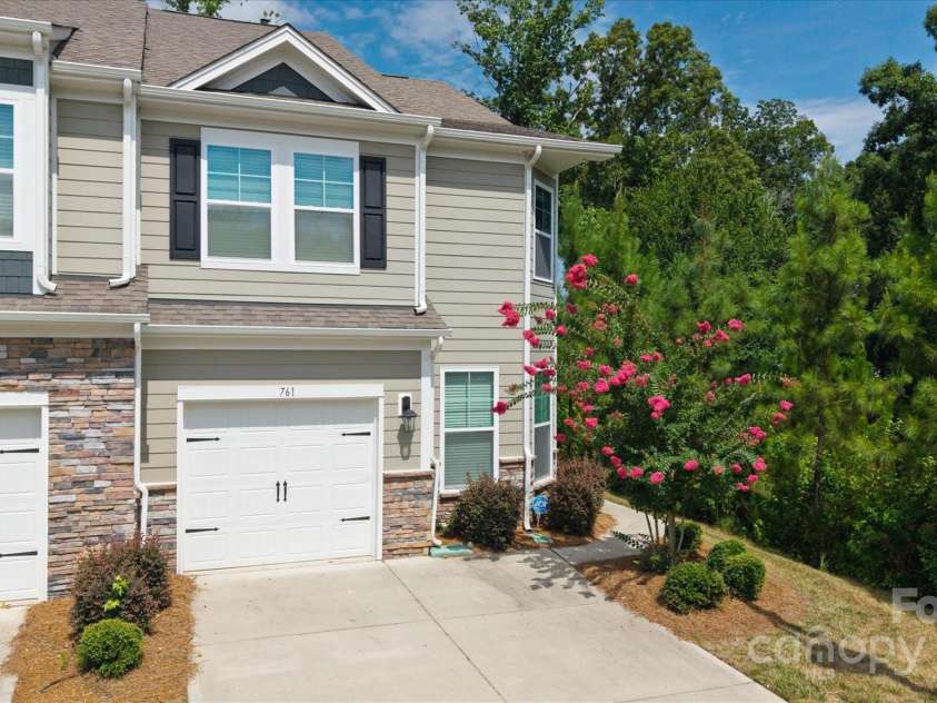 761 Little Bluestem Drive, Lake Wylie, SC 29710.  MLS# CAR4282783, YatesRealty ID 33793. END-UNIT ON A NO THROUGH STREET!!!