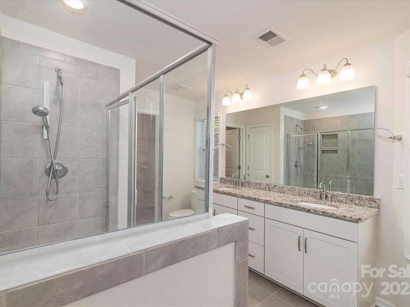 761 Little Bluestem Drive, Lake Wylie, SC 29710.  MLS# CAR4282783, YatesRealty ID 33793. PRIMARY ENSUITE!