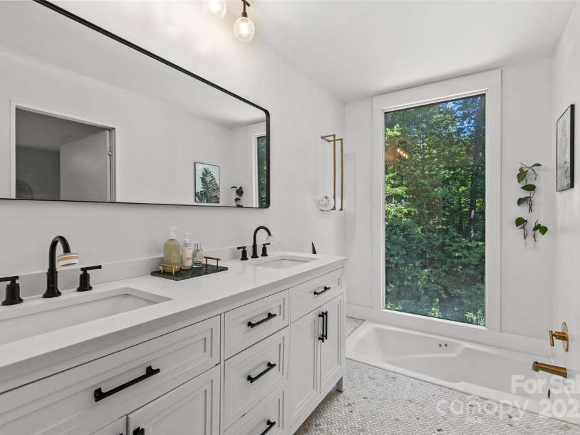 190 Dogwood Forest Loop, Harmony, NC 28634.  MLS# CAR4287434, YatesRealty ID 33794. 