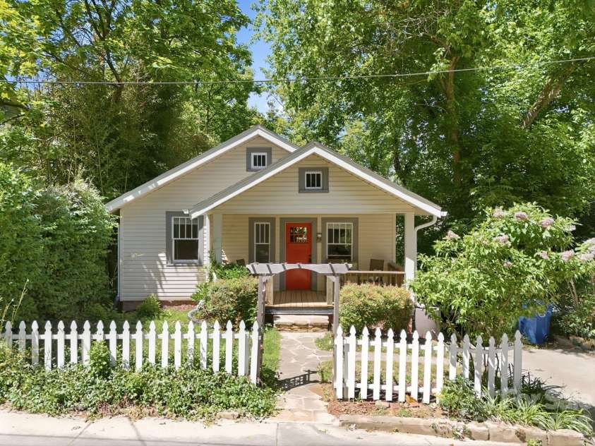 86 Annandale Avenue, Asheville, NC 28801.  MLS# CAR4384599, YatesRealty ID 33794. 