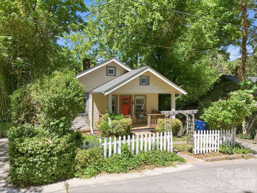 86 Annandale Avenue, Asheville, NC 28801.  MLS# CAR4384599, YatesRealty ID 33794. 