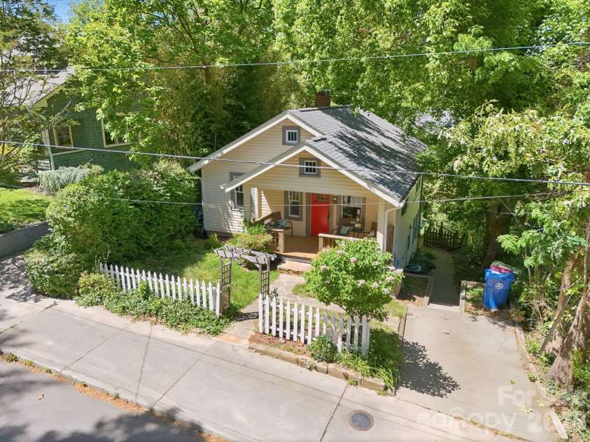 86 Annandale Avenue, Asheville, NC 28801.  MLS# CAR4384599, YatesRealty ID 33794. 
