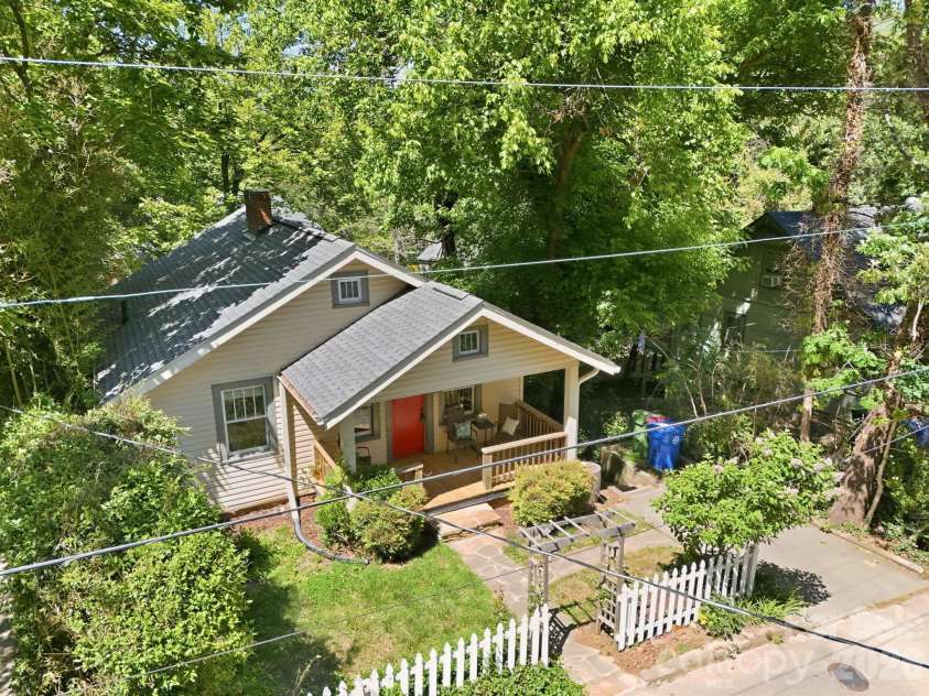 86 Annandale Avenue, Asheville, NC 28801.  MLS# CAR4384599, YatesRealty ID 33794. 