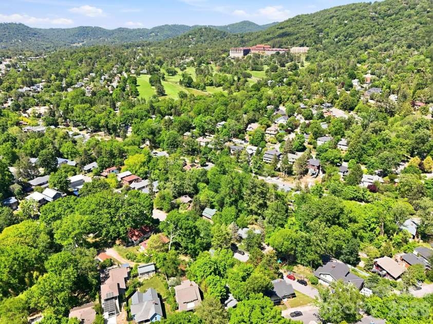 86 Annandale Avenue, Asheville, NC 28801.  MLS# CAR4384599, YatesRealty ID 33794. 