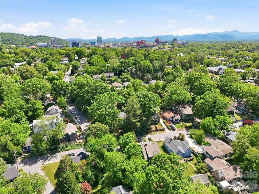 86 Annandale Avenue, Asheville, NC 28801.  MLS# CAR4384599, YatesRealty ID 33794. 