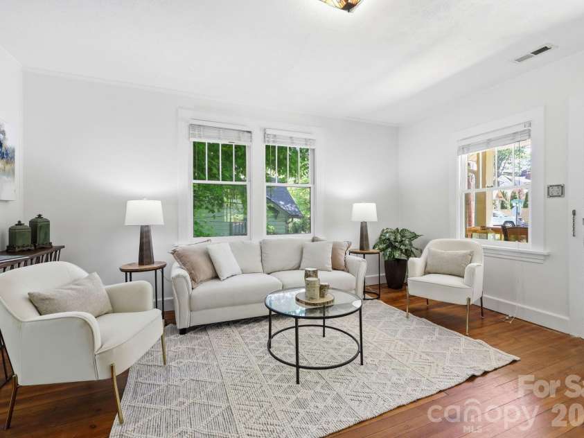 86 Annandale Avenue, Asheville, NC 28801.  MLS# CAR4384599, YatesRealty ID 33794. 