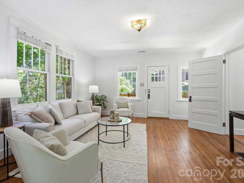 86 Annandale Avenue, Asheville, NC 28801.  MLS# CAR4384599, YatesRealty ID 33794. 