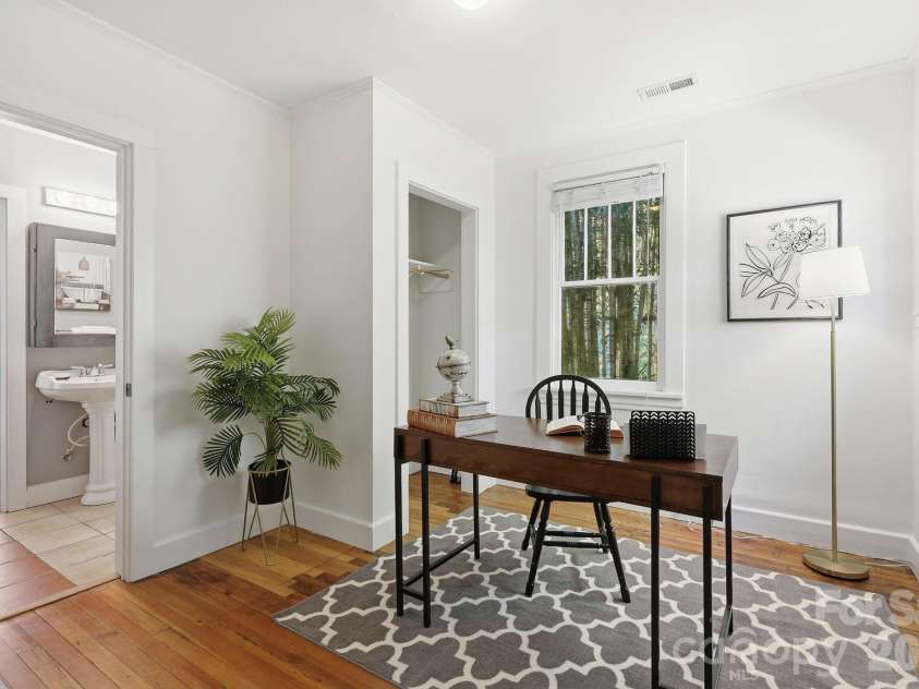 86 Annandale Avenue, Asheville, NC 28801.  MLS# CAR4384599, YatesRealty ID 33794. 