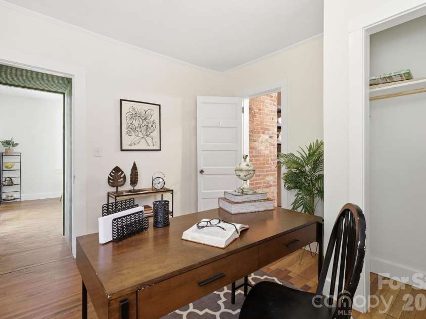 86 Annandale Avenue, Asheville, NC 28801.  MLS# CAR4384599, YatesRealty ID 33794. 