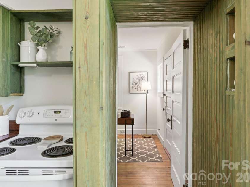 86 Annandale Avenue, Asheville, NC 28801.  MLS# CAR4384599, YatesRealty ID 33794. 