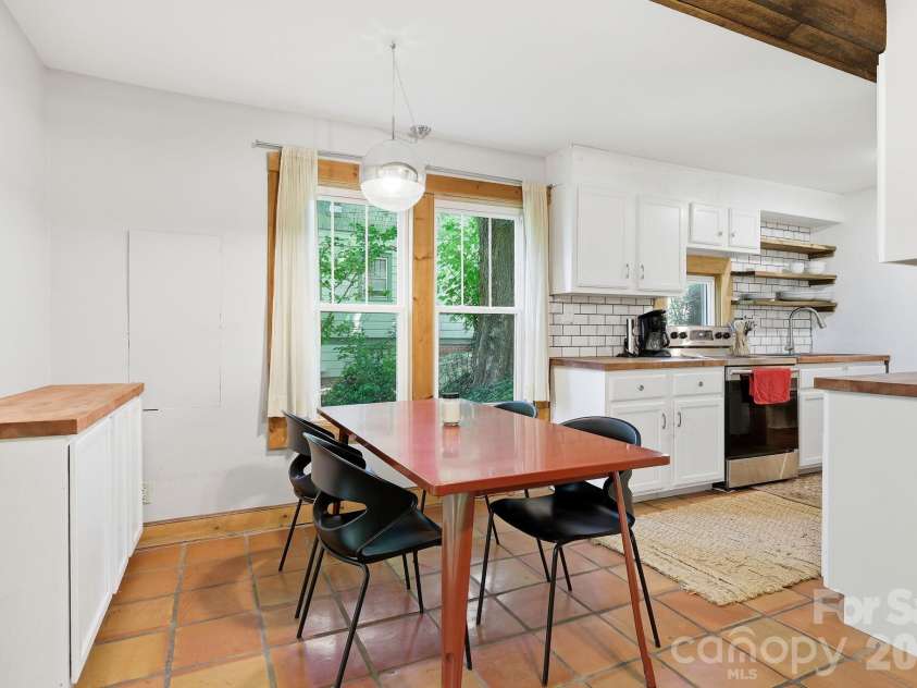 86 Annandale Avenue, Asheville, NC 28801.  MLS# CAR4384599, YatesRealty ID 33794. 