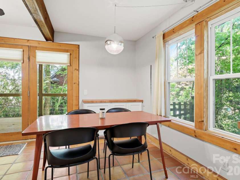 86 Annandale Avenue, Asheville, NC 28801.  MLS# CAR4384599, YatesRealty ID 33794. 