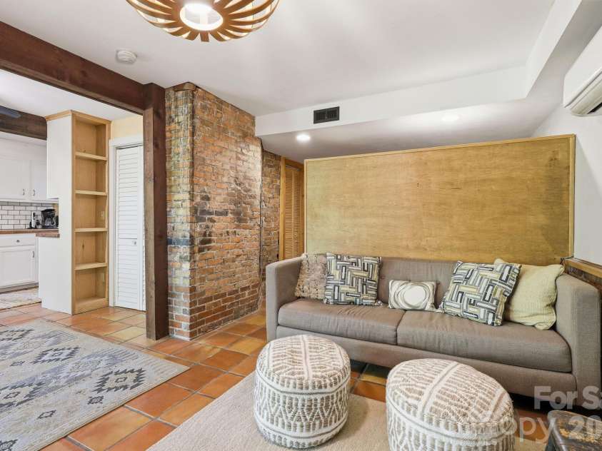 86 Annandale Avenue, Asheville, NC 28801.  MLS# CAR4384599, YatesRealty ID 33794. 